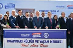 Bursa Yıldırım’da temel atma töreni yapılan Duaçınarı Kültür ve Yaşam Merkezi inşaat alanı ve protokol üyeleri