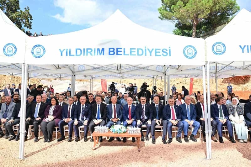 Yıldırım Belediyesi, kentin sosyal ve kültürel yaşamına değer katacak önemli bir projeyi daha hayata geçiriyor. Temeli a