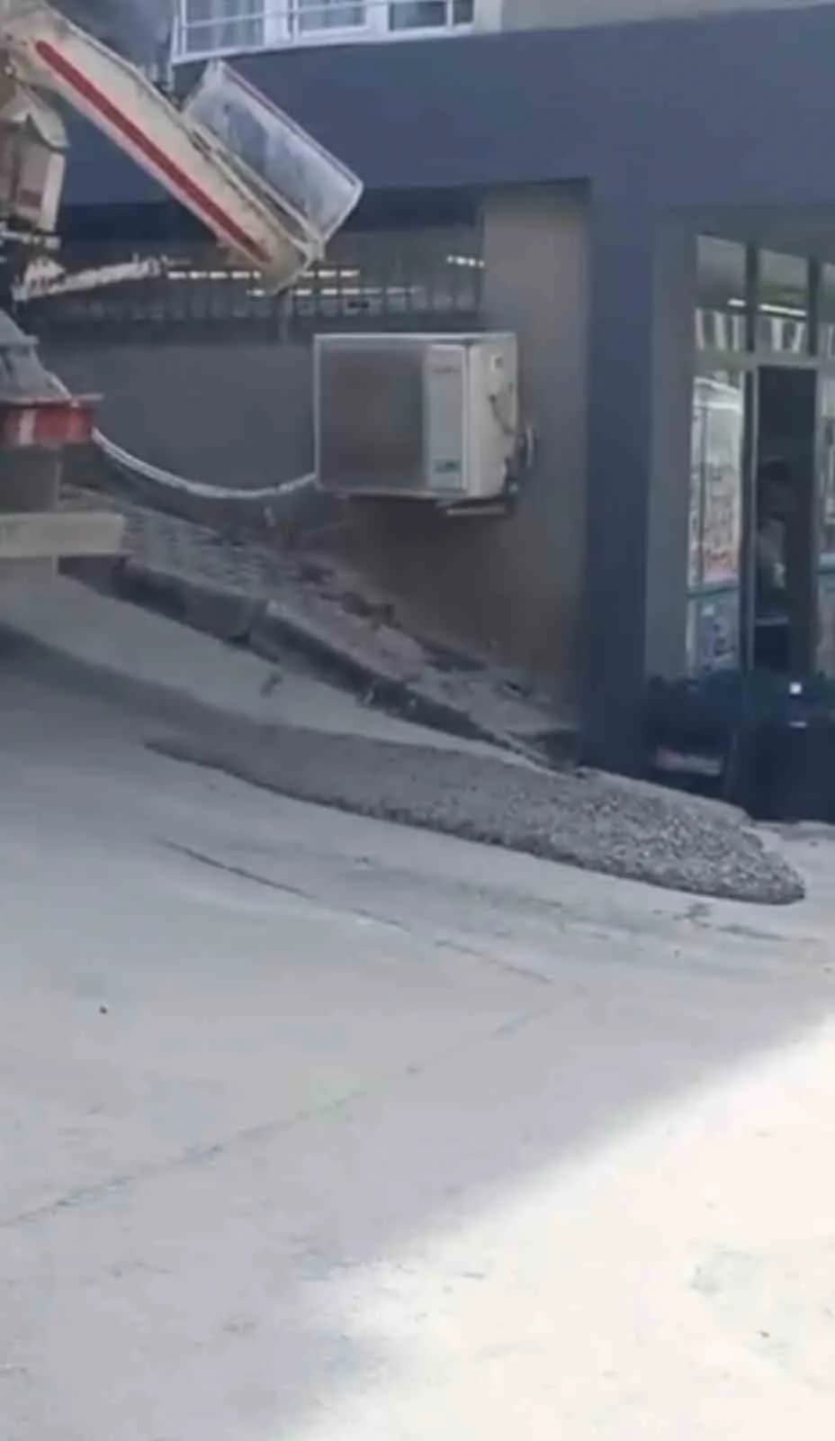 Bursa’da yola beton döken mikser sürücüsüne tepki