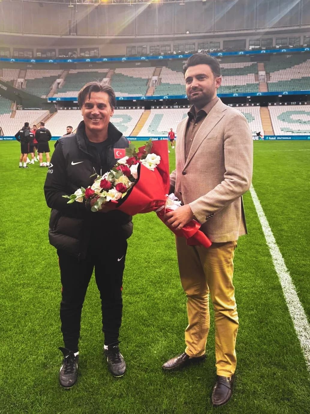Atatürk Spor Kompleksi Matlı Stadyumu'nda gerçekleştirilen antrenmanı ziyaret eden Enes Çelik, a Milli Takım Teknik Dire