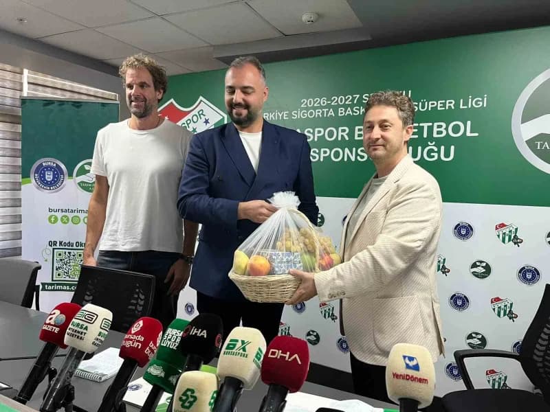 Bursaspor Basketbol takımının yeni sezon şort sponsorluğu ve tribün isim sponsorluğu anlaşması imza töreni