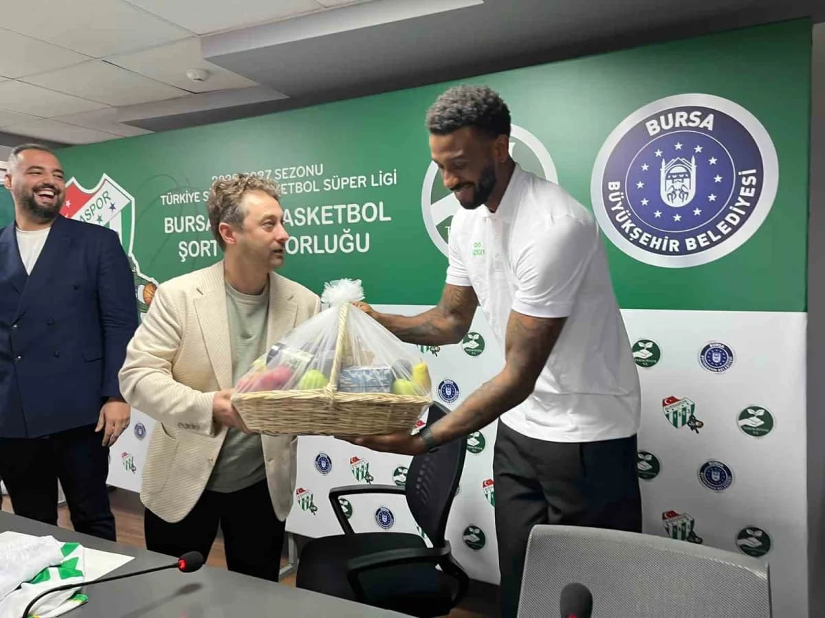 Bursaspor Basketbol, yeni sezon öncesinde Bursa Büyükşehir Belediyesi iştiraki Tarım ve Peyzaj a.ş. İle şort sponsorluğu