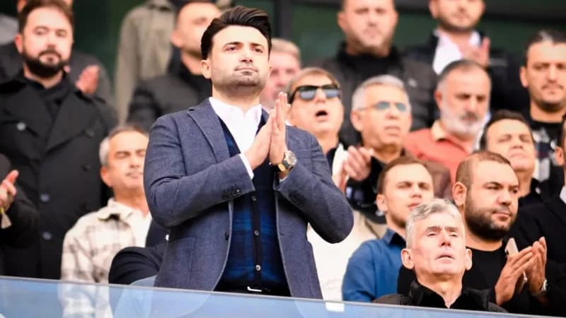 Bursaspor Başkanı Enes Çelik basın toplantısında konuşuyor