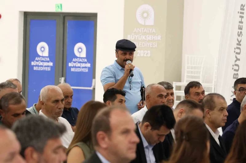 Antalya Büyükşehir Belediyesi Başkan Vekili Büşra Özdemir, beraberinde bürokrat ve daire başkanlarıyla Serik ilçesinde m