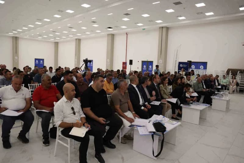 Antalya Büyükşehir Belediyesi Başkan Vekili Büşra Özdemir, beraberinde bürokrat ve daire başkanlarıyla Serik ilçesinde m