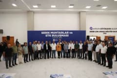 Büşra Özdemir Serik ilçesinde muhtarlarla toplantıda konuşuyor