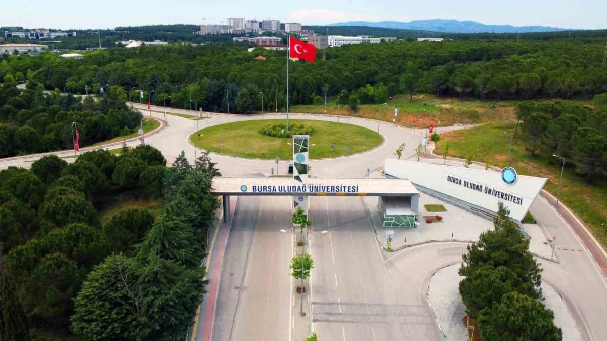 Bursa Uludağ Üniversitesi kampüsünde öğrenciler ve akademisyenler Akıllı Yoklama Sistemi kullanıyor