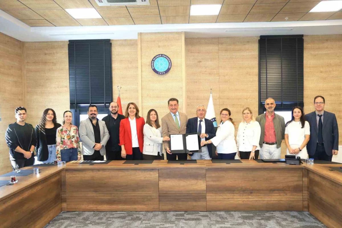 Bursa Uludağ Üniversitesi ve Döktaş arasında imza töreninde protokol imzalanması
