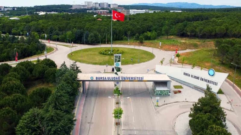 Bursa Uludağ Üniversitesi öğrencileri TEKNOFEST finallerinde yarışacak takımlarıyla birlikte