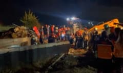 Büyükçekmece’de inşaat alanında meydana gelen göçük sonrası kurtarma ekipleri çalışıyor