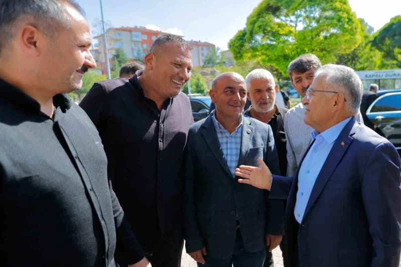 Kayseri Büyükşehir Belediye Başkanı Dr. Memduh Büyükkılıç, İncesu ve Yeşilhisar ilçelerinde mahalle muhtarlarıyla bir ar