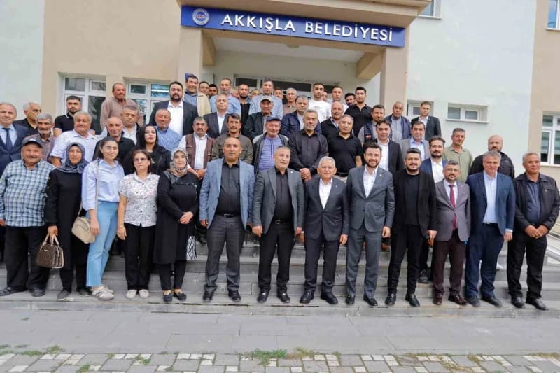 Kayseri Büyükşehir Belediye Başkanı Dr. Memduh Büyükkılıç, Felahiye, Özvatan ve Akkışla’da gerçekleştirdiği temaslarla İ