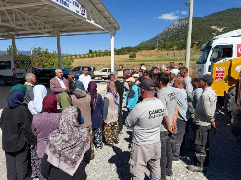Çameli’nin Cevizli Mahallesi’nde tamamlanan asfalt çalışmasının açılışı gerçekleştirildi. Belediye Başkanı Cengiz Arslan