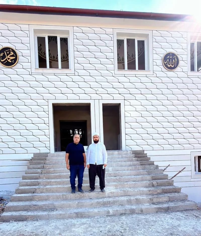 Almanya'da yaşayan Diyarbakır Çermikli işadamı Halit Demiroğlu, memleketinde yapılan camii inşaatına 100 bin lira bağışt