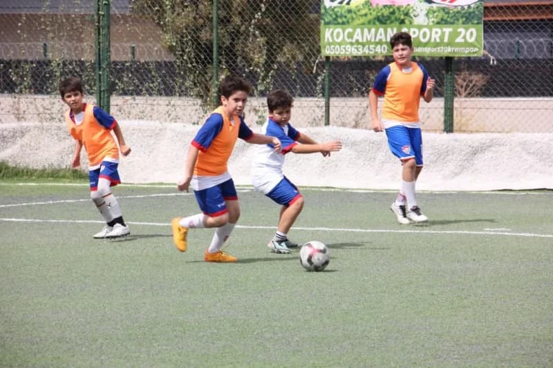 Denizli'de 20 yıldır üst liglerde mücadele eden takımlara kazandırdığı futbolcularla dikkat çeken Çamlık Futbol Kulübü,