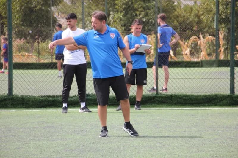 Denizli'de 20 yıldır üst liglerde mücadele eden takımlara kazandırdığı futbolcularla dikkat çeken Çamlık Futbol Kulübü,