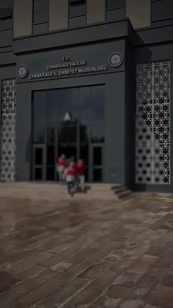 Çanakkale’de gerçekleştirilen operasyonlarda 109 kaçak Göçmen yakalanırken 8 organizatör tutuklandı.