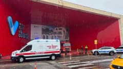 Çanakkale 17 Burda AVM'deki Teknosa mağazasında çıkan yangına müdahale eden itfaiye ekipleri