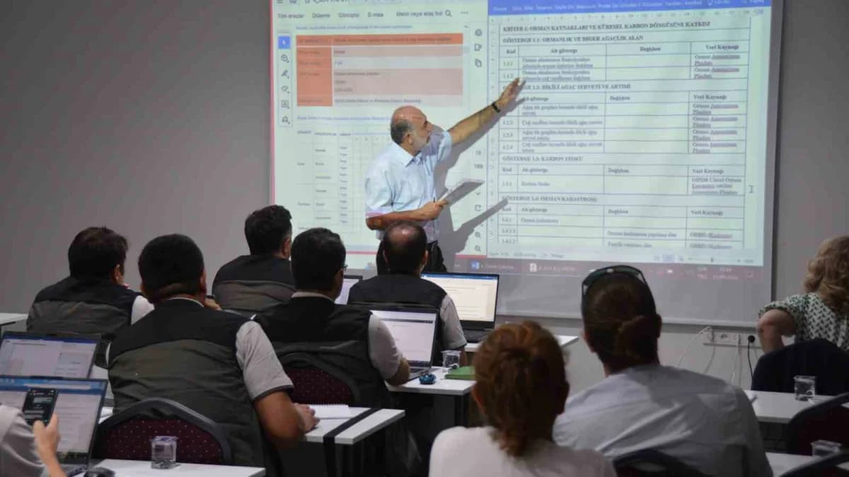 Çanakkale Orman Bölge Müdürlüğünde sürdürülebilir orman yönetimi çalıştayı katılımcıları