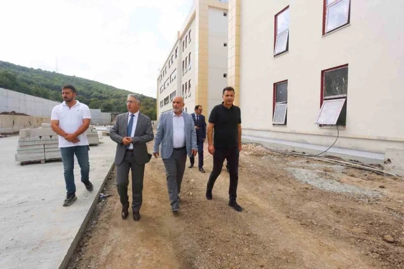 Canik Belediye Başkanı İbrahim Sandıkçı, Canik Kaymakamı Şeref Aydın ve Canik İlçe Milli Eğitim Müdürü Zahit Köseoğlu il