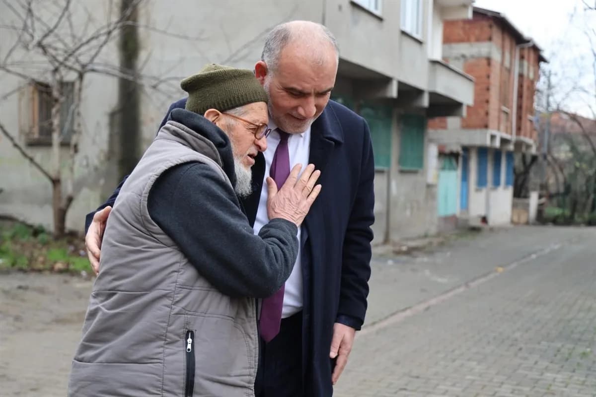 Canik Belediye Başkanı İbrahim Sandıkçı basın açıklaması yaparken