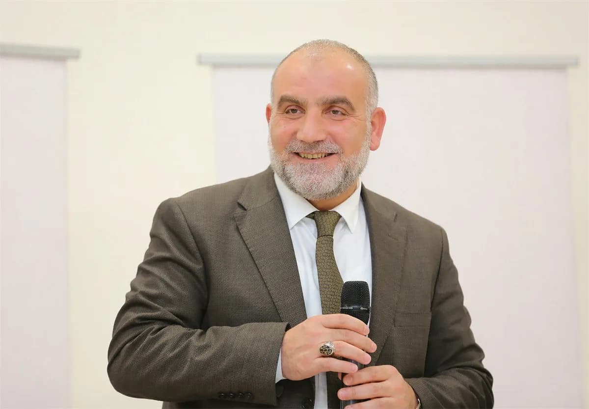 Canik Belediye Başkanı İbrahim Sandıkçı eğitim bursları hakkında açıklama yapıyor