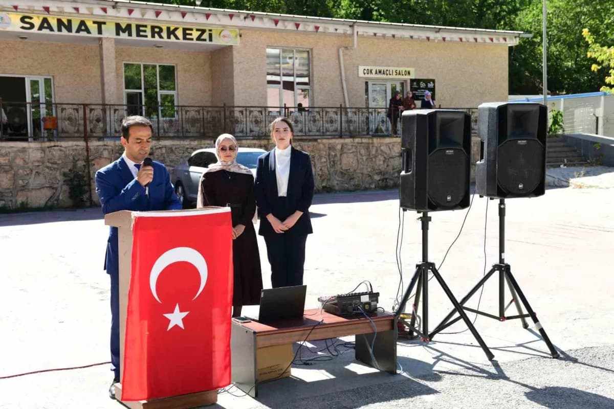 Van’ın Çatak ilçesinde 2026-2027 Eğitim Öğretim Yılı İlköğretim Haftası dolayısıyla kutlama programı düzenlendi.