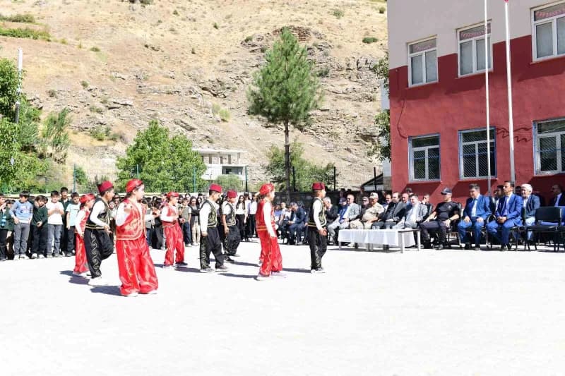 Van’ın Çatak ilçesinde 2026-2027 Eğitim Öğretim Yılı İlköğretim Haftası dolayısıyla kutlama programı düzenlendi.