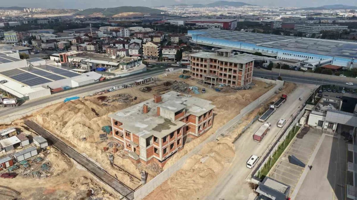 Kocaeli'nin Çayırova ilçesinde, belediyenin girişimleri ve hayırsever desteğiyle yapımına başlanan 24 sınıflı Doğa Maden