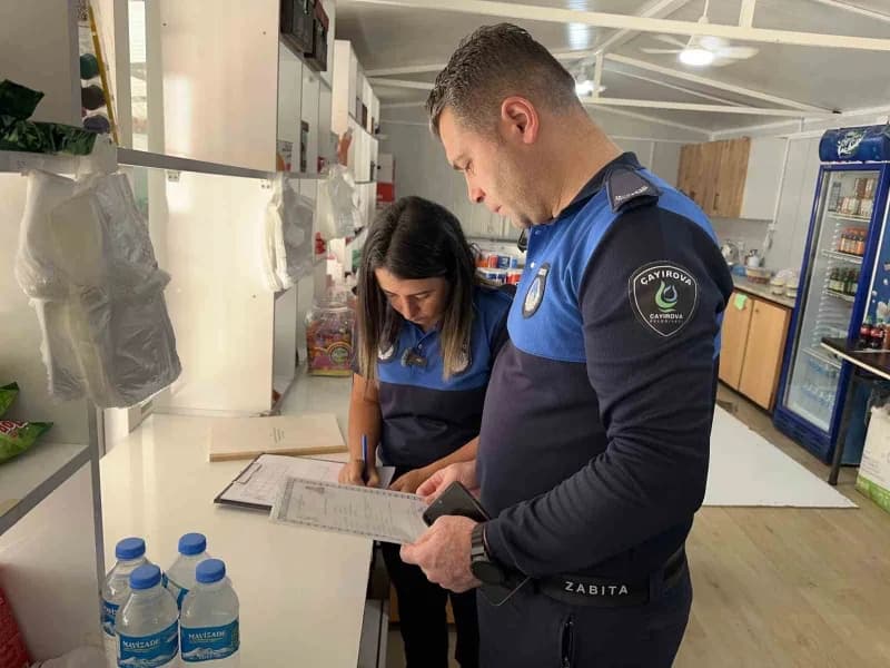 Çayırova’da okul kantinlerinde denetim yapan Zabıta ekipleri; hijyen, fiyat etiketi, son kullanma tarihi ve mevzuata uyg