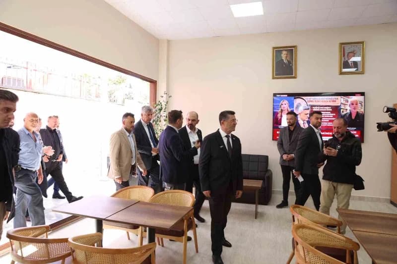 Çekmeköy’de sosyal belediyecilik anlayışıyla hayata geçirilen Hacı Avni Şahin Mahalle Evi, düzenlenen törenle hizmete aç