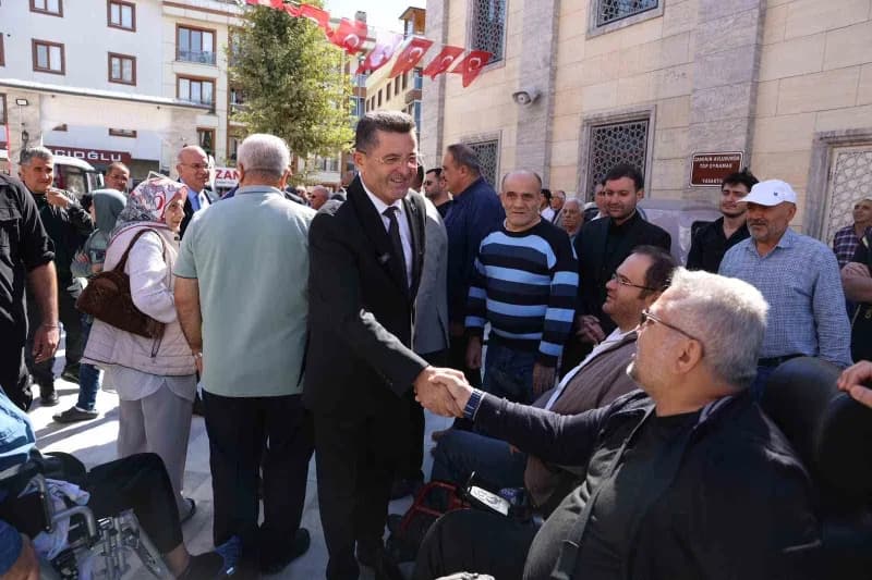 Çekmeköy’de sosyal belediyecilik anlayışıyla hayata geçirilen Hacı Avni Şahin Mahalle Evi, düzenlenen törenle hizmete aç