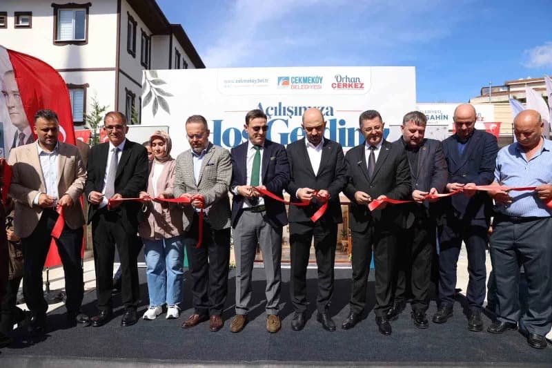 Çekmeköy’de sosyal belediyecilik anlayışıyla hayata geçirilen Hacı Avni Şahin Mahalle Evi, düzenlenen törenle hizmete aç