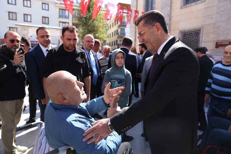 Çekmeköy’de sosyal belediyecilik anlayışıyla hayata geçirilen Hacı Avni Şahin Mahalle Evi, düzenlenen törenle hizmete aç