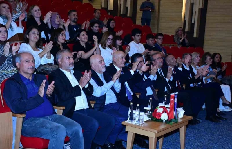 Türk edebiyatının ve Kırım Tatar Türklerinin usta kalemlerinden Cengiz Dağcı, vefatının 15'inci yılında Anadolu Mektebi