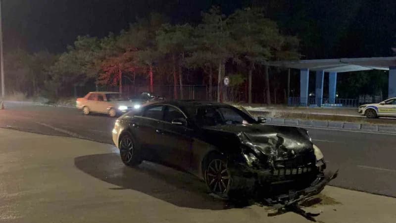 Çerkezköy-Kapaklı yolunda meydana gelen trafik kazasında iki araç çarpıştı, olay yerine sağlık ekipleri sevk edildi