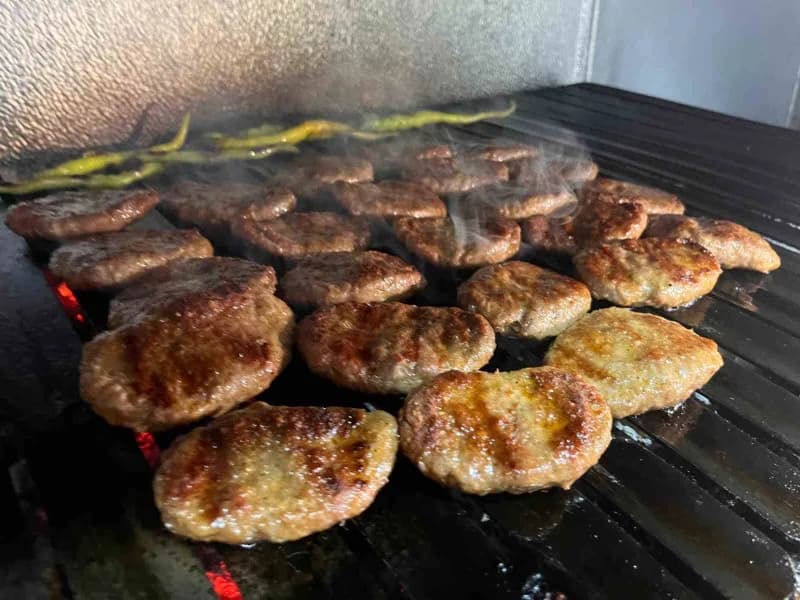 Hayrabolu ilçesinde 1982 yılından bu yana aynı tarifle hazırlanan ve 2009 yılında tescillenen Çerkezmüsellim pabuç köfte