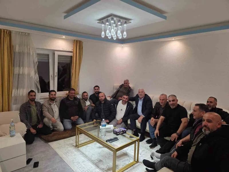 Diyarbakır'ın Çermik İlçe Belediye Başkanı Şehmus Karamehmetoğlu, yurtdışı ziyaretleri kapsamında, Almanya'da yaşayan Çe