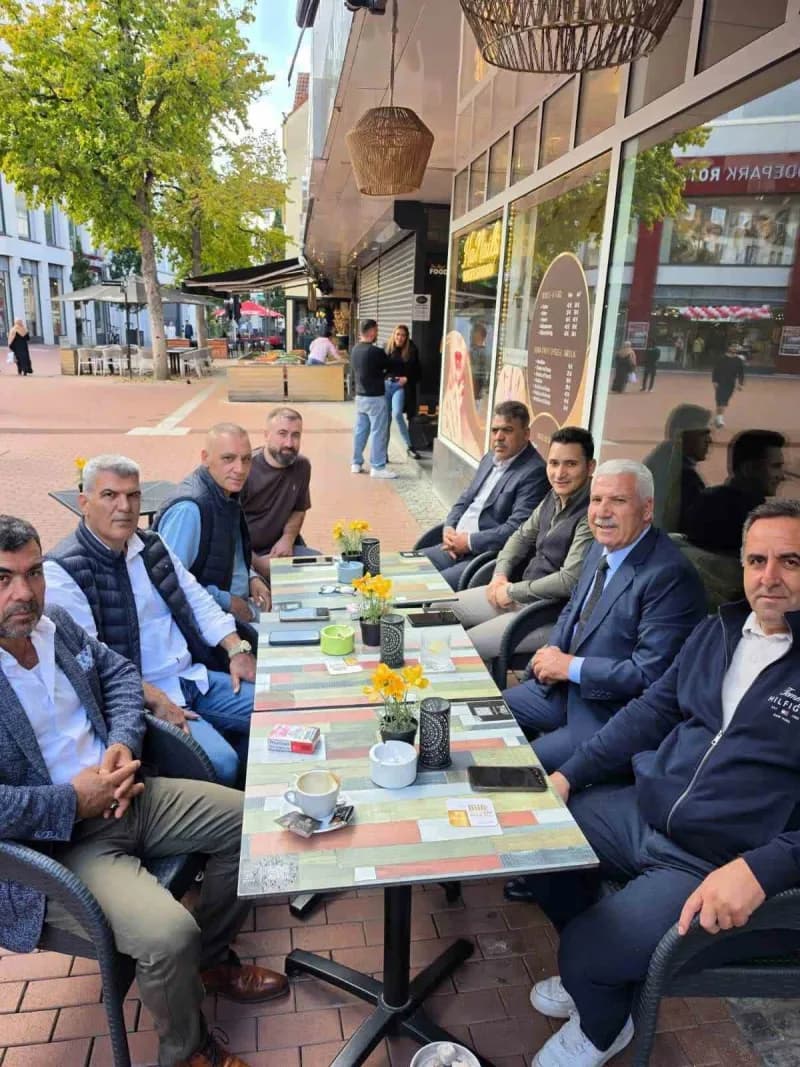 Diyarbakır'ın Çermik İlçe Belediye Başkanı Şehmus Karamehmetoğlu, yurtdışı ziyaretleri kapsamında, Almanya'da yaşayan Çe