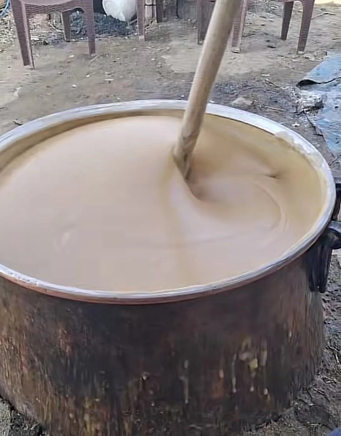 Üzüm üretimi ile ünlü Diyarbakır'ın Çermik ilçesinde pestil yapımına başlandı.