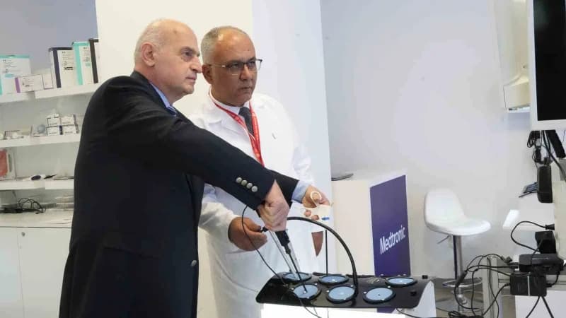 Ankara Bilkent Şehir Hastanesi bünyesinde yeniden düzenlenen Mavi Oda İnovasyon Merkezi’nde, farklı branşlardan asistan