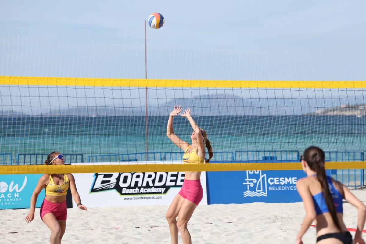 Çeşme’de Uluslararası Grand Slam Plaj Voleybolu heyecanı başladı