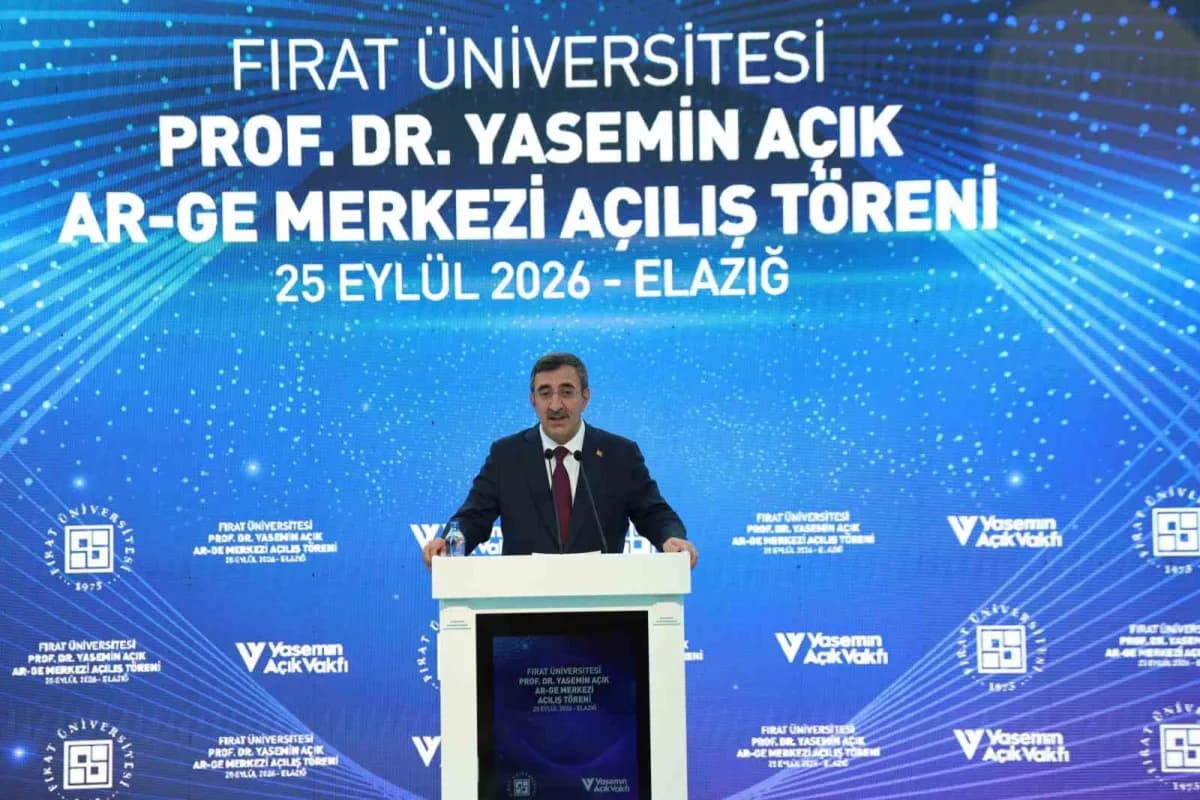 Cumhurbaşkanı Yardımcısı Cevdet Yılmaz, Fırat Üniversitesi Dr. Yasemin Açık AR-GE Merkezi açılışında konuşma yaparken