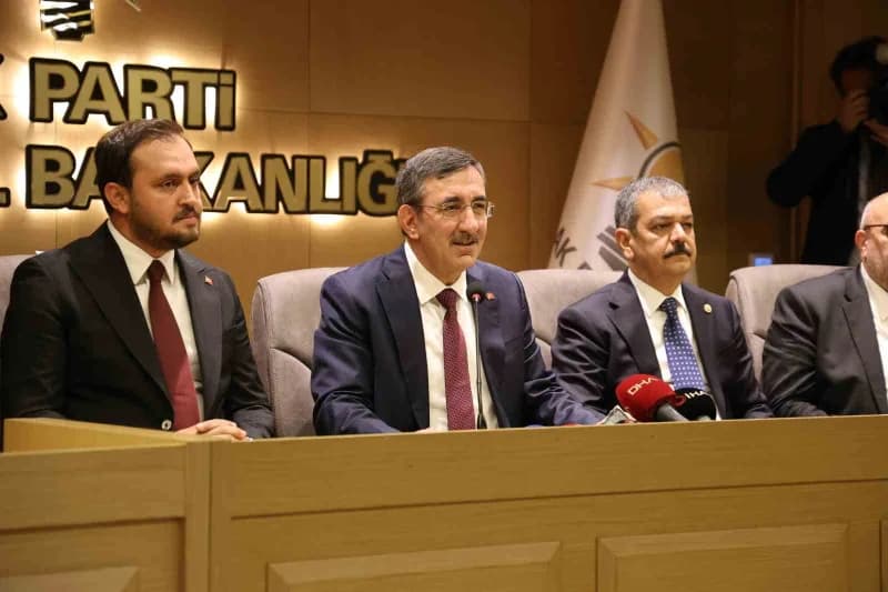 Elazığ'da AK Parti teşkilatıyla buluşan ve burada açıklamalarda bulunan Cumhurbaşkanı Yardımcısı Cevdet Yılmaz, Cumhurba