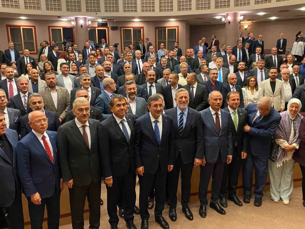 Cumhurbaşkanı Yardımcısı Cevdet Yılmaz, Türkiye Yüzyılı Buluşmaları kapsamında geldiği Bursa’da iş dünyasının temsilcile