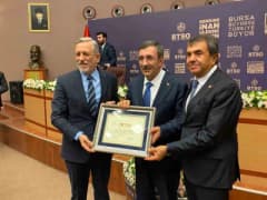 Cumhurbaşkanı Yardımcısı Cevdet Yılmaz Bursa’da iş dünyası temsilcileriyle toplantıda konuşuyor
