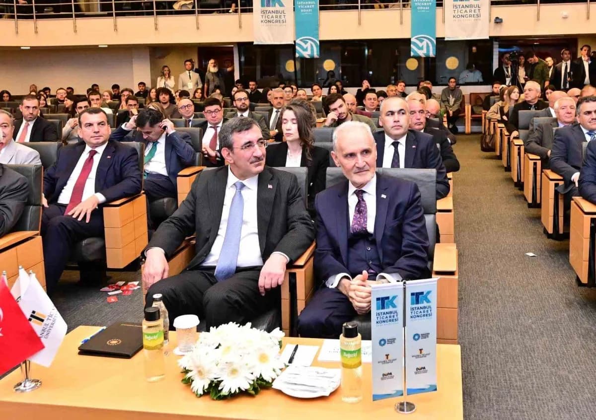 Cumhurbaşkanı Yardımcısı Cevdet Yılmaz ve İTO Başkanı Şekib Avdagiç İstanbul Ticaret Odası ziyaretinde