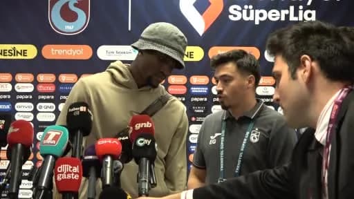 Trabzonsporlu futbolcu Chibuike Nwaiwu maç sonrası basın açıklaması yapıyor