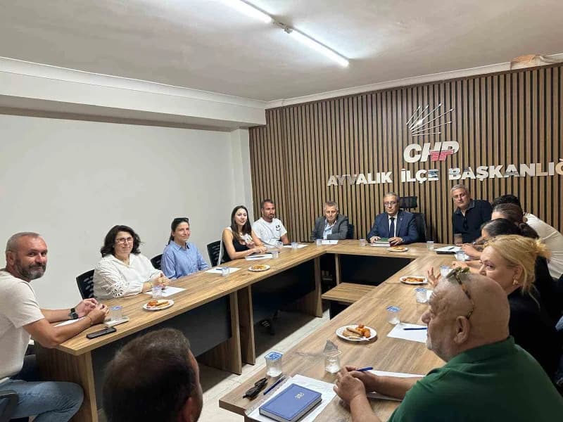 CHP Ayvalık’ta yeni yönetim görev dağılımını yaptı