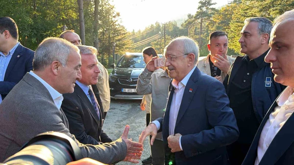 CHP Genel Başkanı Kemal Kılıçdaroğlu Bolu’da milletvekili değerlendirme kampında konuşma yapıyor
